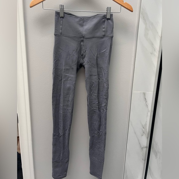 Lululemon laser cut appliqué legging - Picture 4 of 5